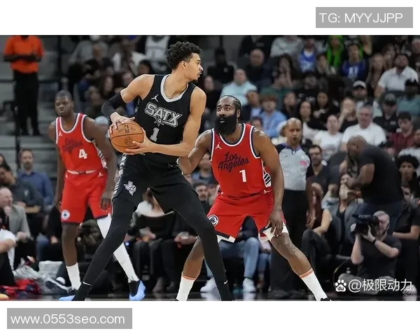 快船大胜马刺,取得胜利关键战 快船大胜马刺,取得胜利关键战