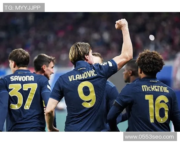 莱比锡客场逼平联手庆祝进步表现再次突显斗志